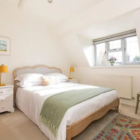 Charming Cotswold Loft Villa Cirencester Exterior photo