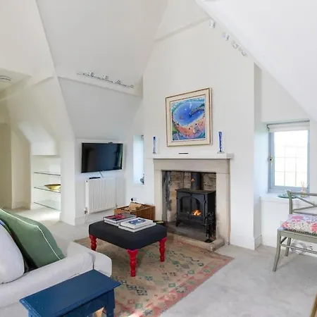Charming Cotswold Loft Villa Cirencester Exterior photo