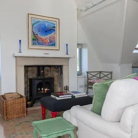 Charming Cotswold Loft Villa Cirencester Exterior photo
