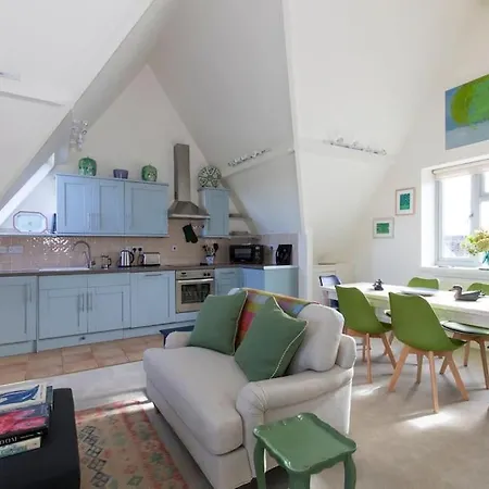 Charming Cotswold Loft Villa Cirencester Exterior photo