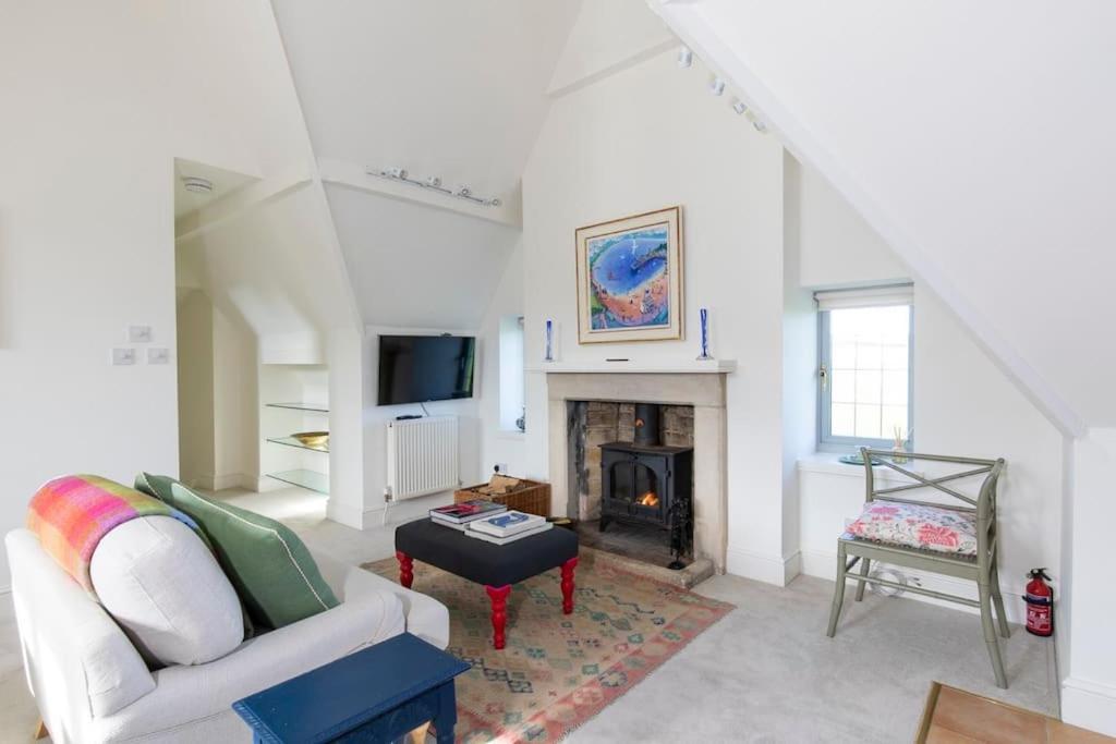 Charming Cotswold Loft Holiday home Cirencester